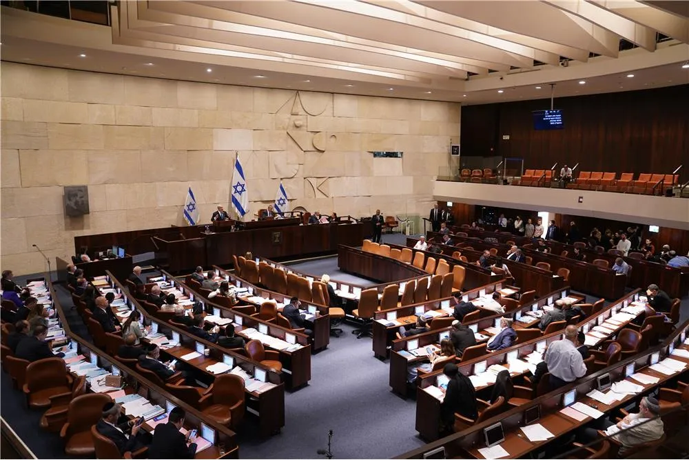 الكنيست يقر قانونًا لاقتطاع أموال الضرائب الفلسطينية بذريعة “الإرهاب”